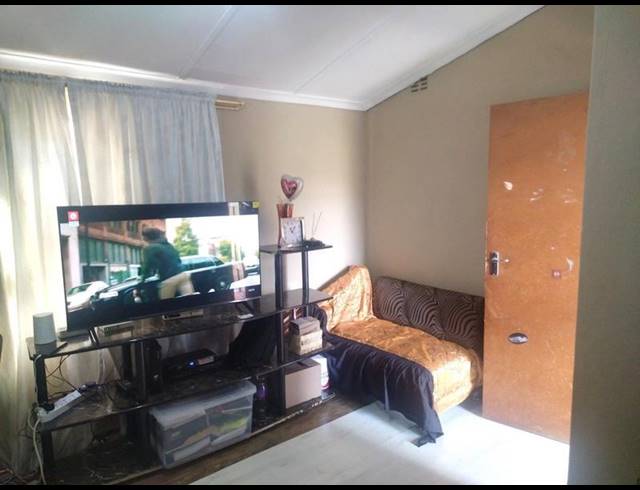 2 BEDROOM HOUSE FOR SALE IN WYEBANK